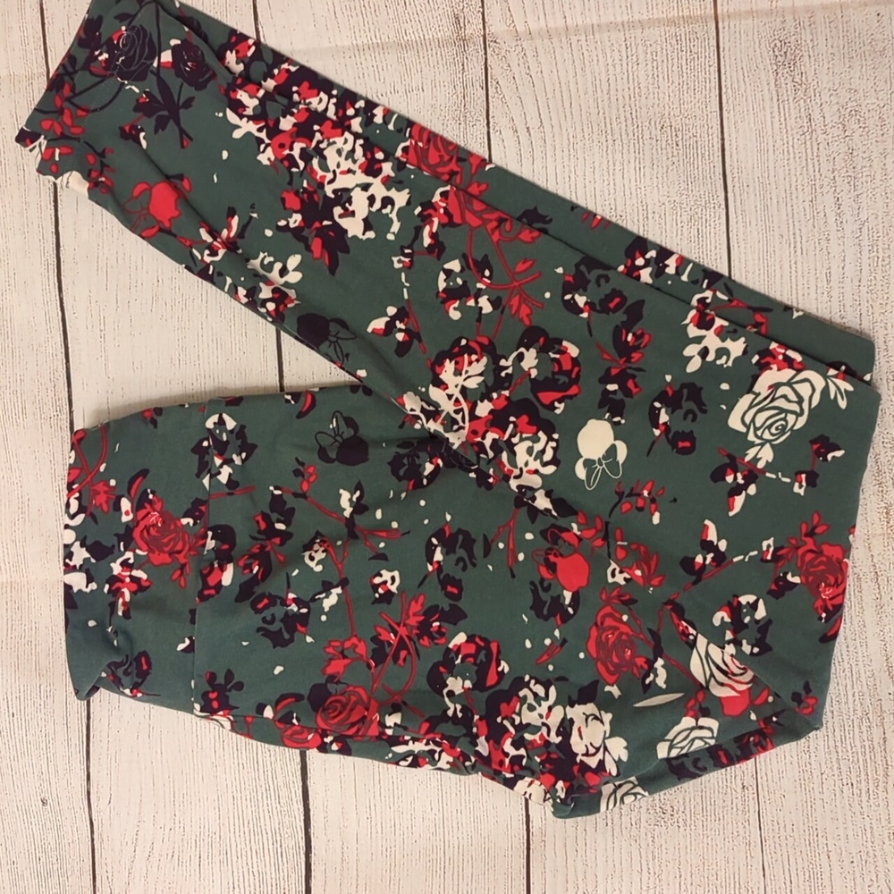 Lularoe OS NWOT Leggings with Minnie Mouse heads and roses 🌹